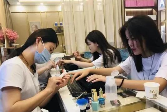 新开业美甲店月赚53万